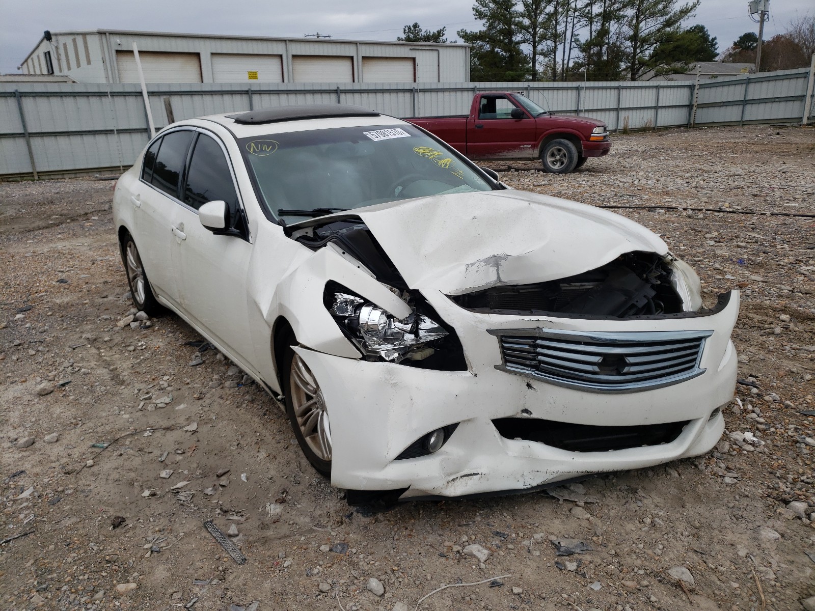 Infiniti G25 base (2011)