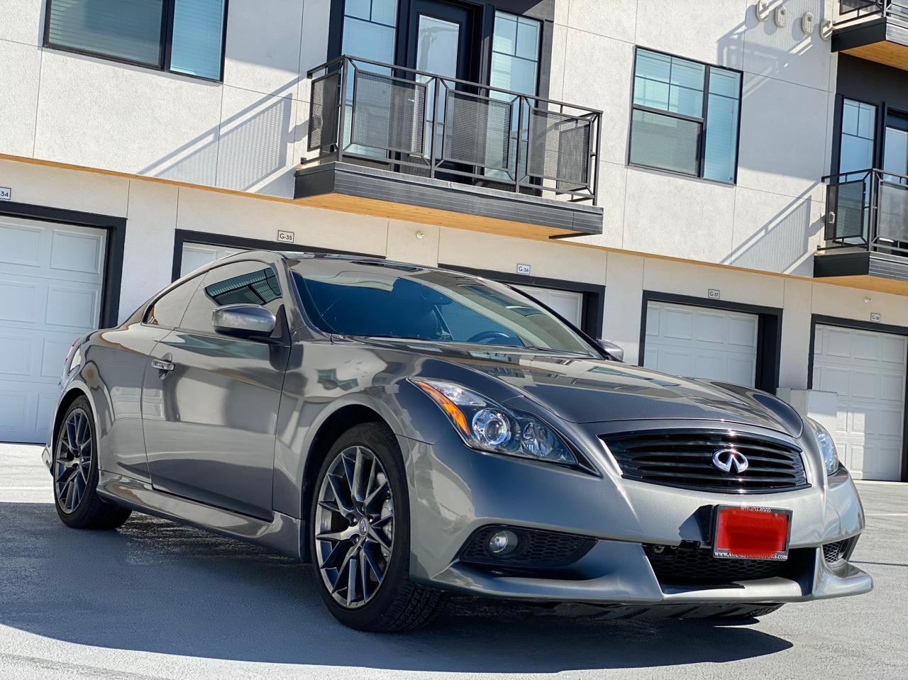 Infiniti G37 journe (2013)