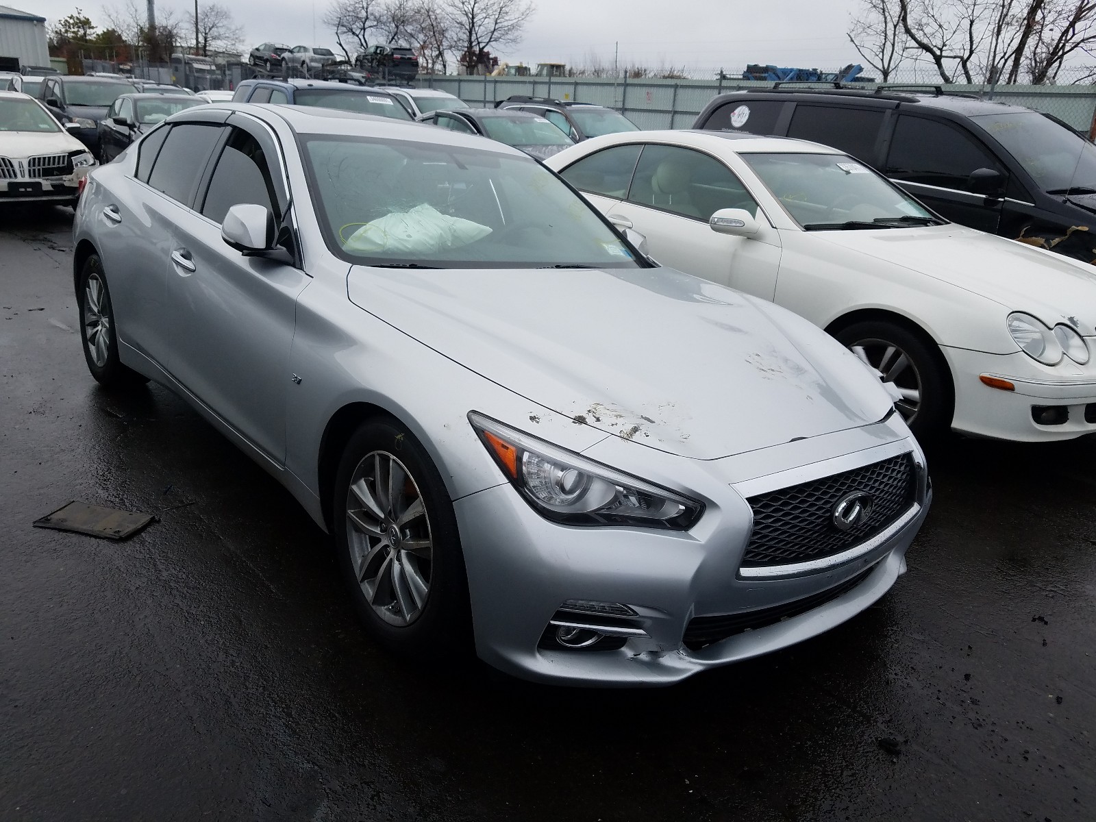 Infiniti Q50 base (2015)