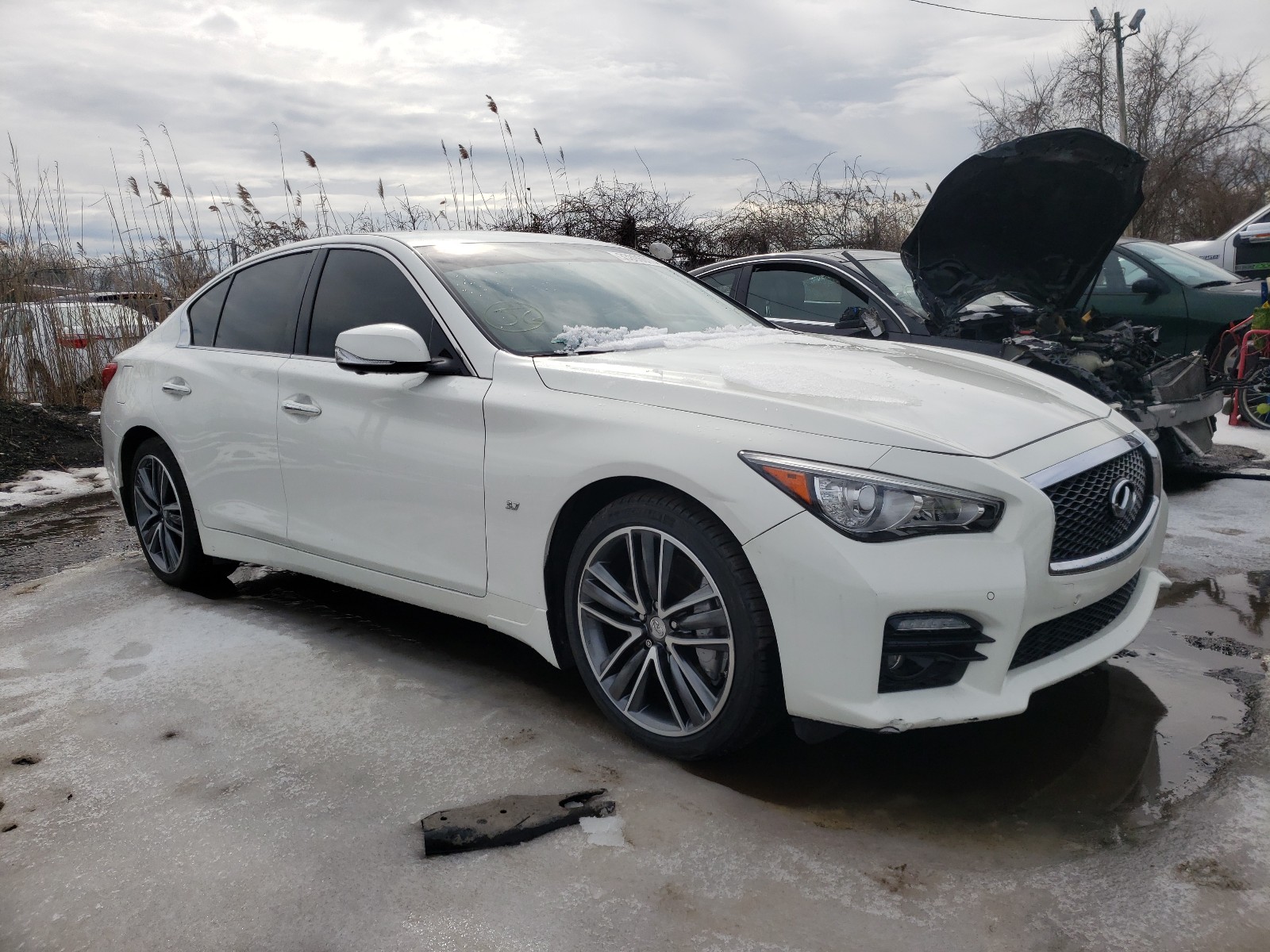 Infiniti Q50 base (2015)