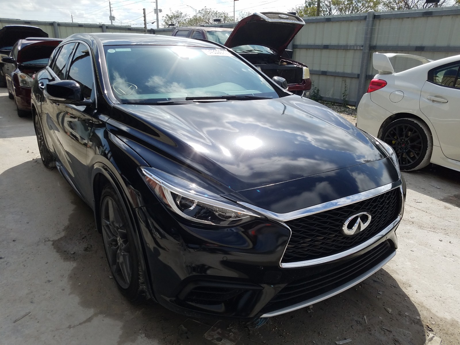 Infiniti Qx30 base (2017)