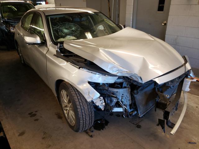 Infiniti Q50 base (2015)
