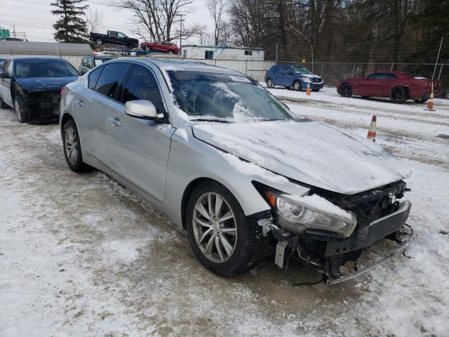 Infiniti Q50 base (2015)