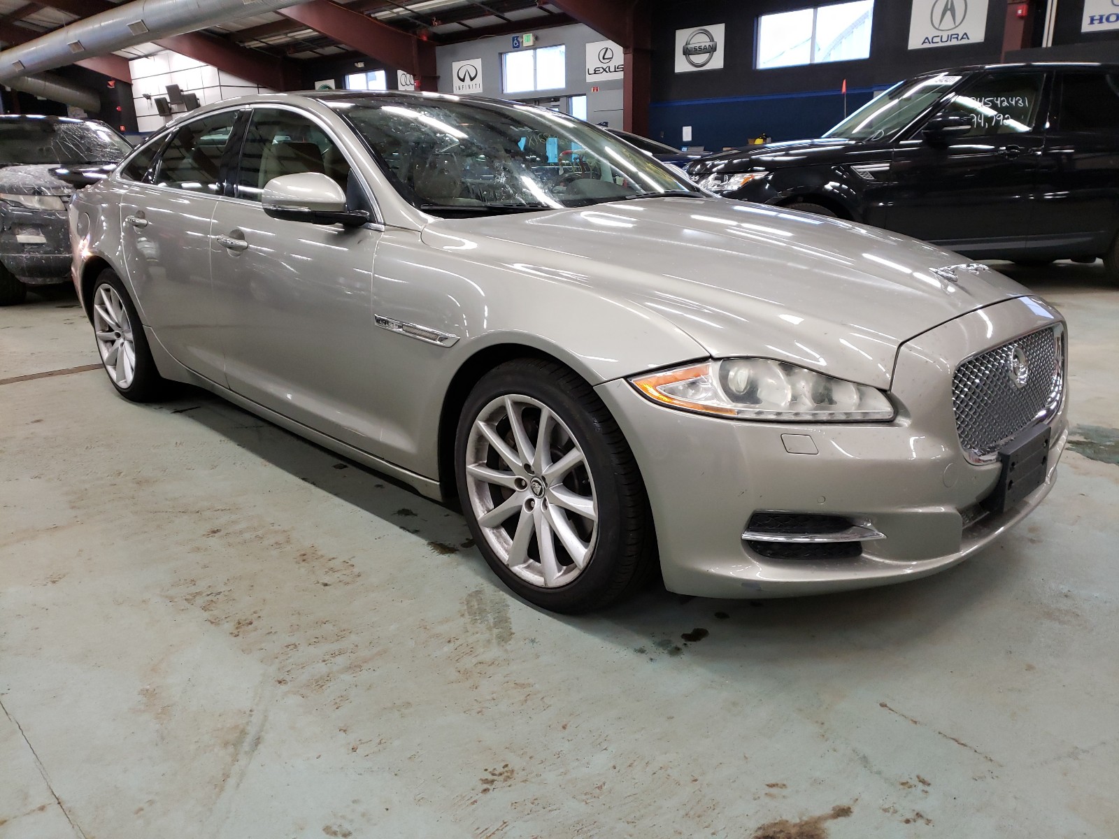 Jaguar Xj (2011)
