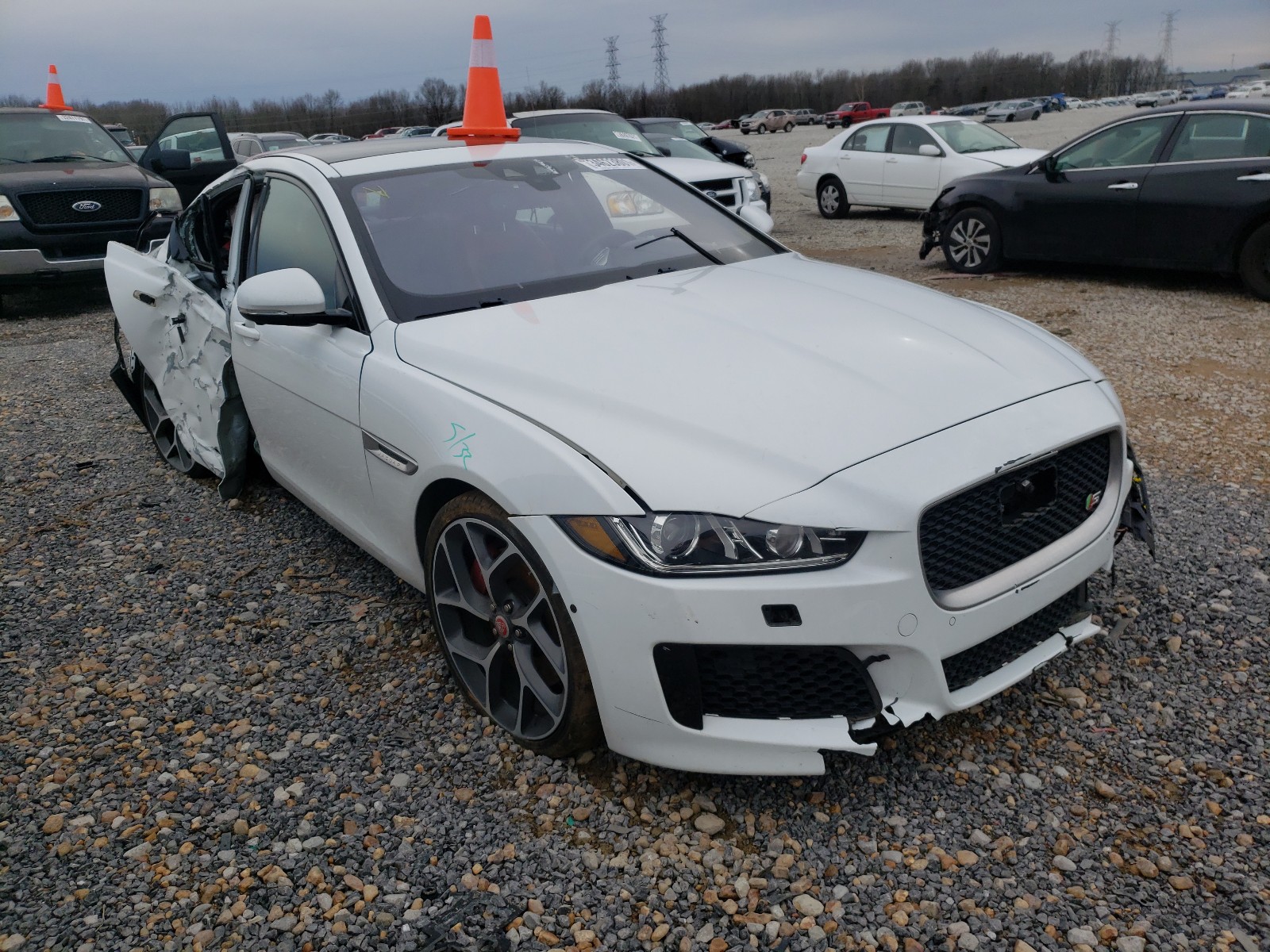 Jaguar Xe s (2018)