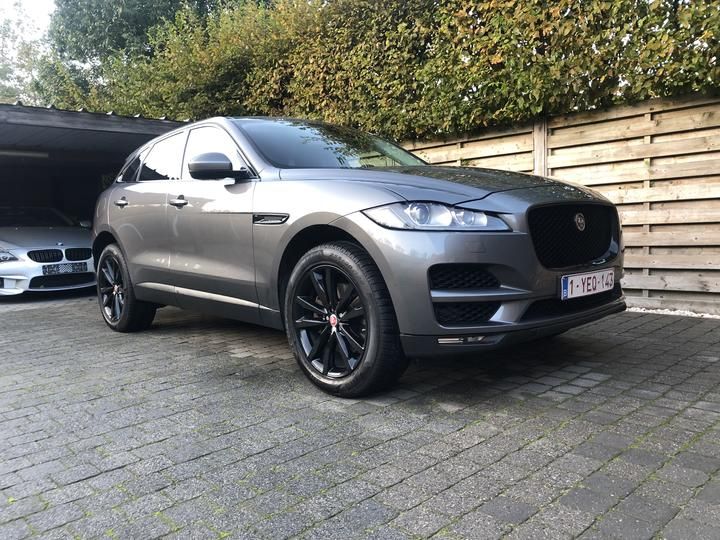 Jaguar F-pace suv (2016)