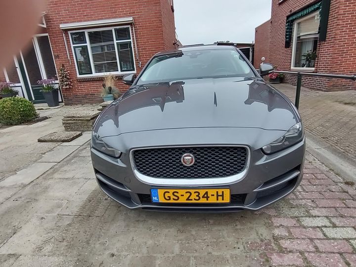 Jaguar Xe (2015)
