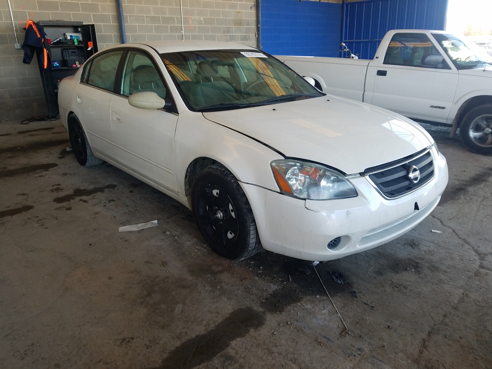 Nissan Altima bas (2004)