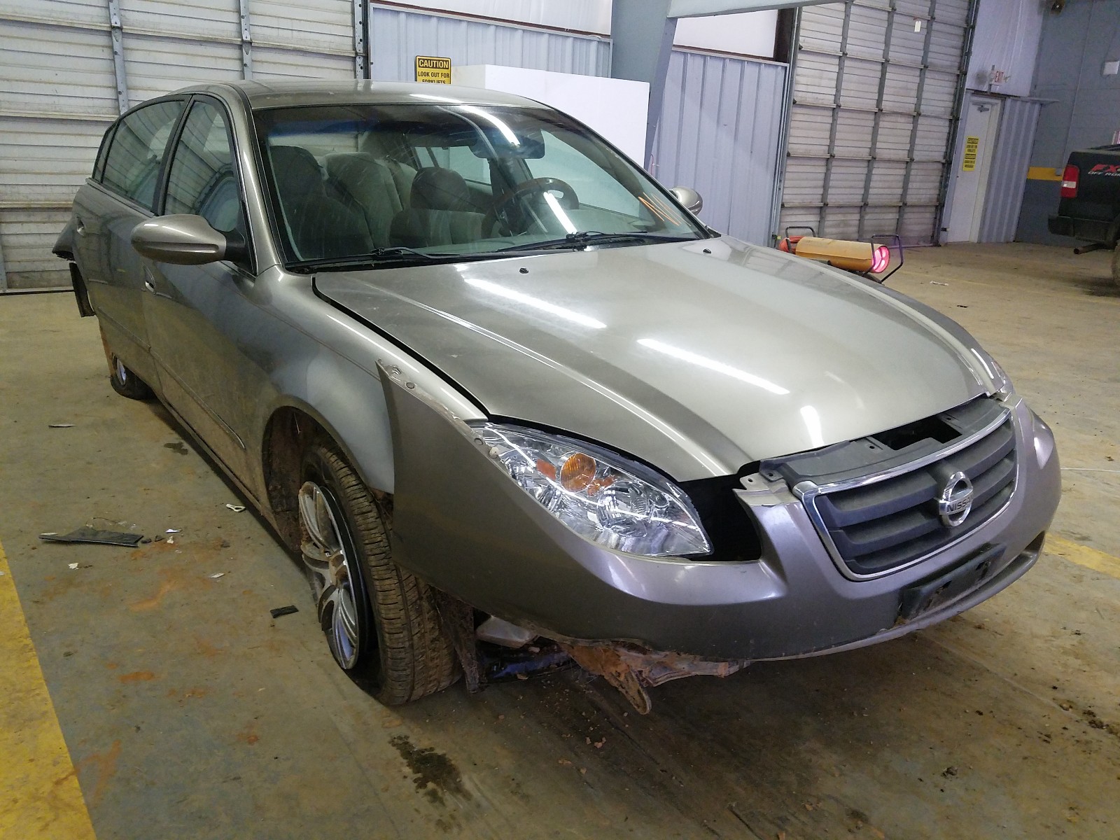 Nissan Altima bas (2003)