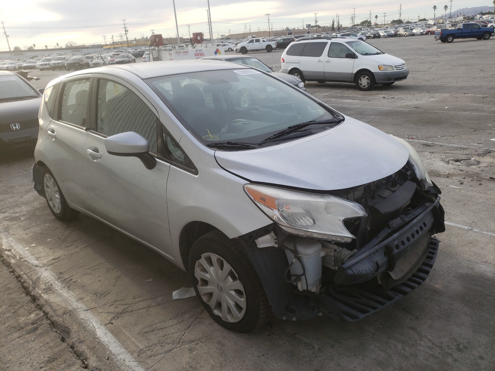 Nissan Versa note (2015)