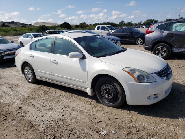 Nissan Altima bas (2012)