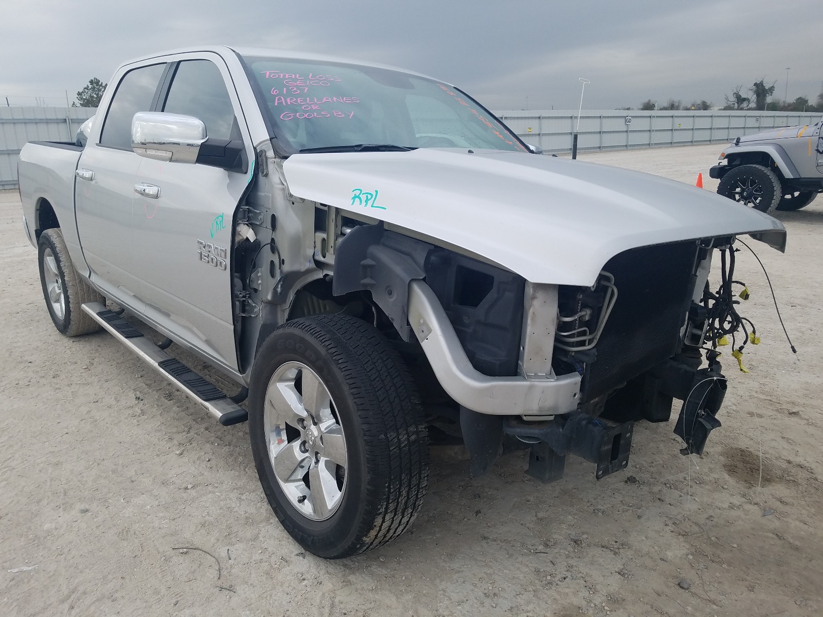 Ram 1500 slt (2017)