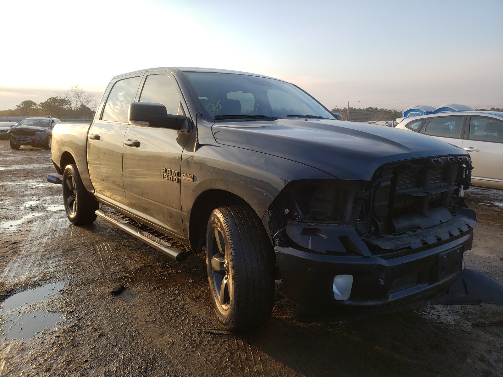 Ram 1500 slt (2018)