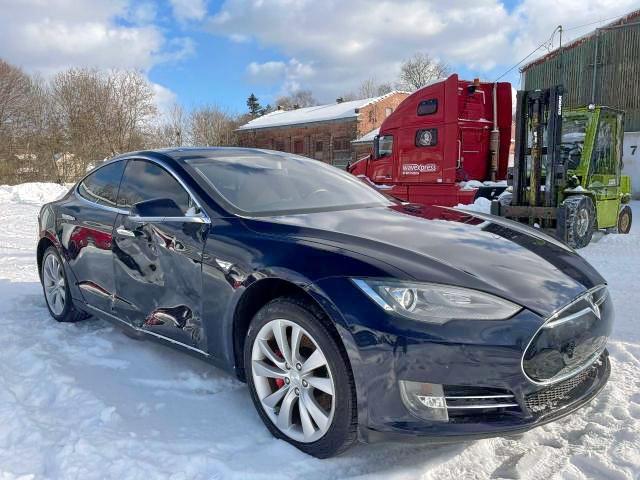 Tesla Model s (2013)