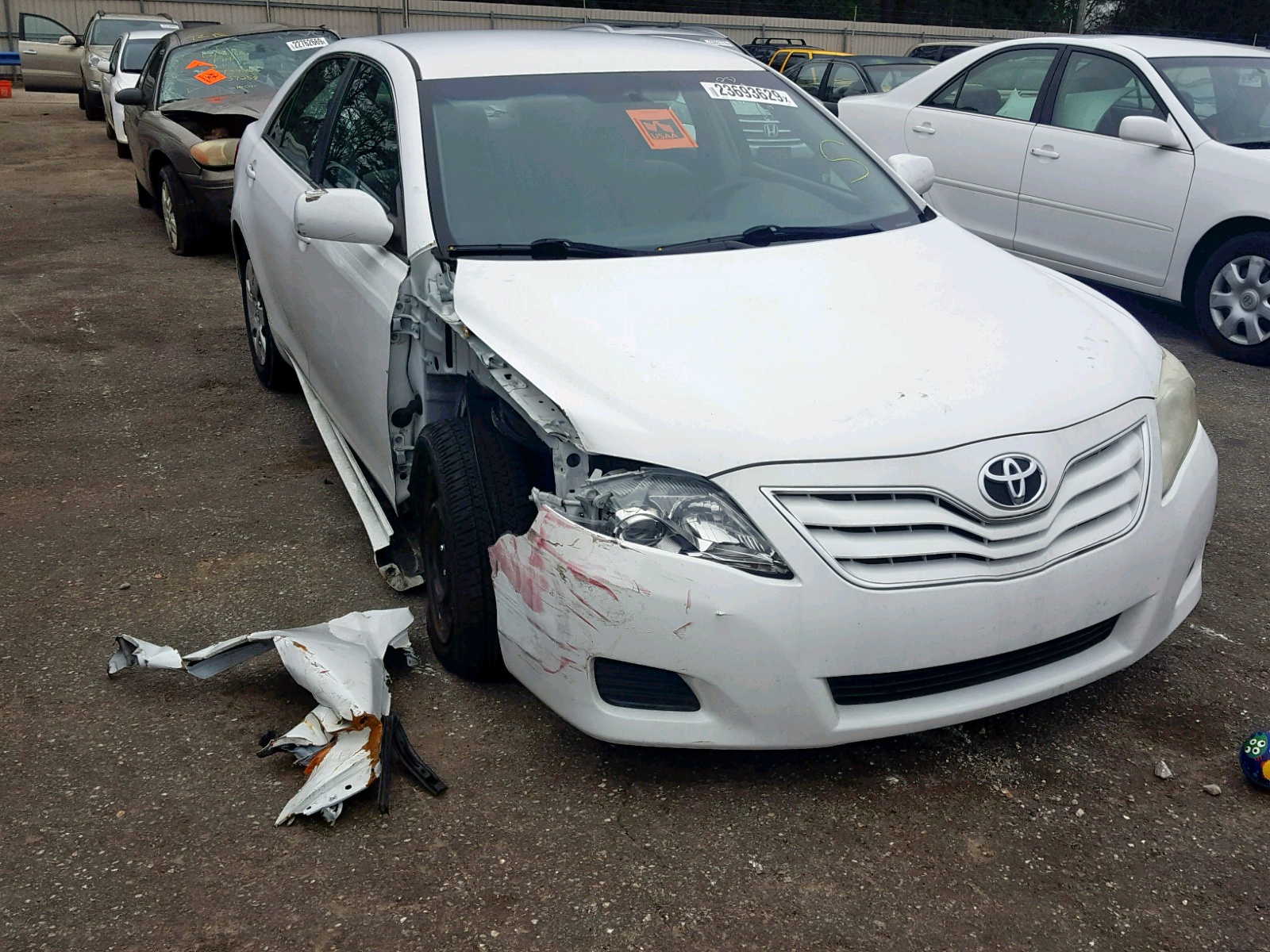 Toyota Camry base (2011)