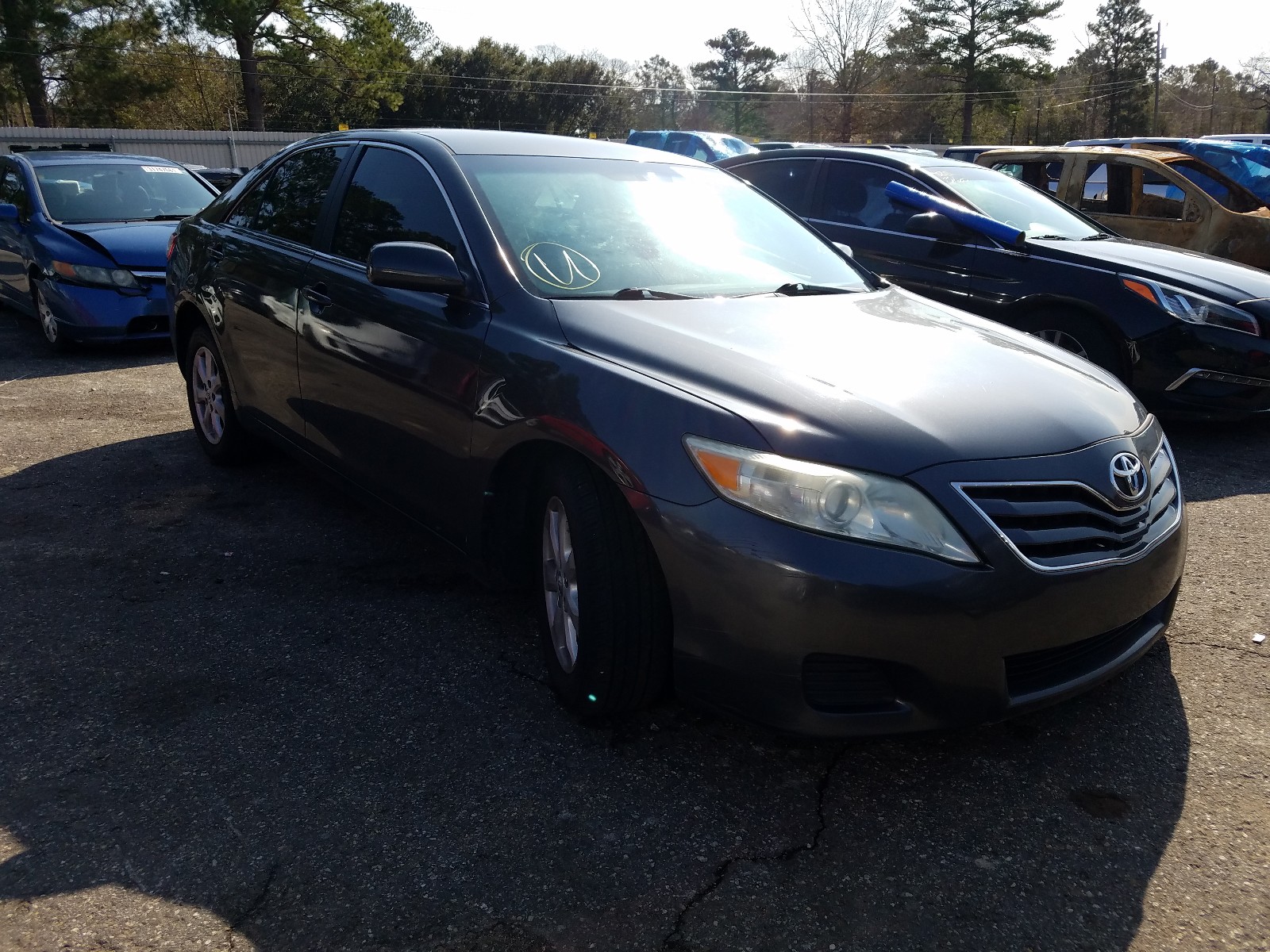 Toyota Camry base (2011)