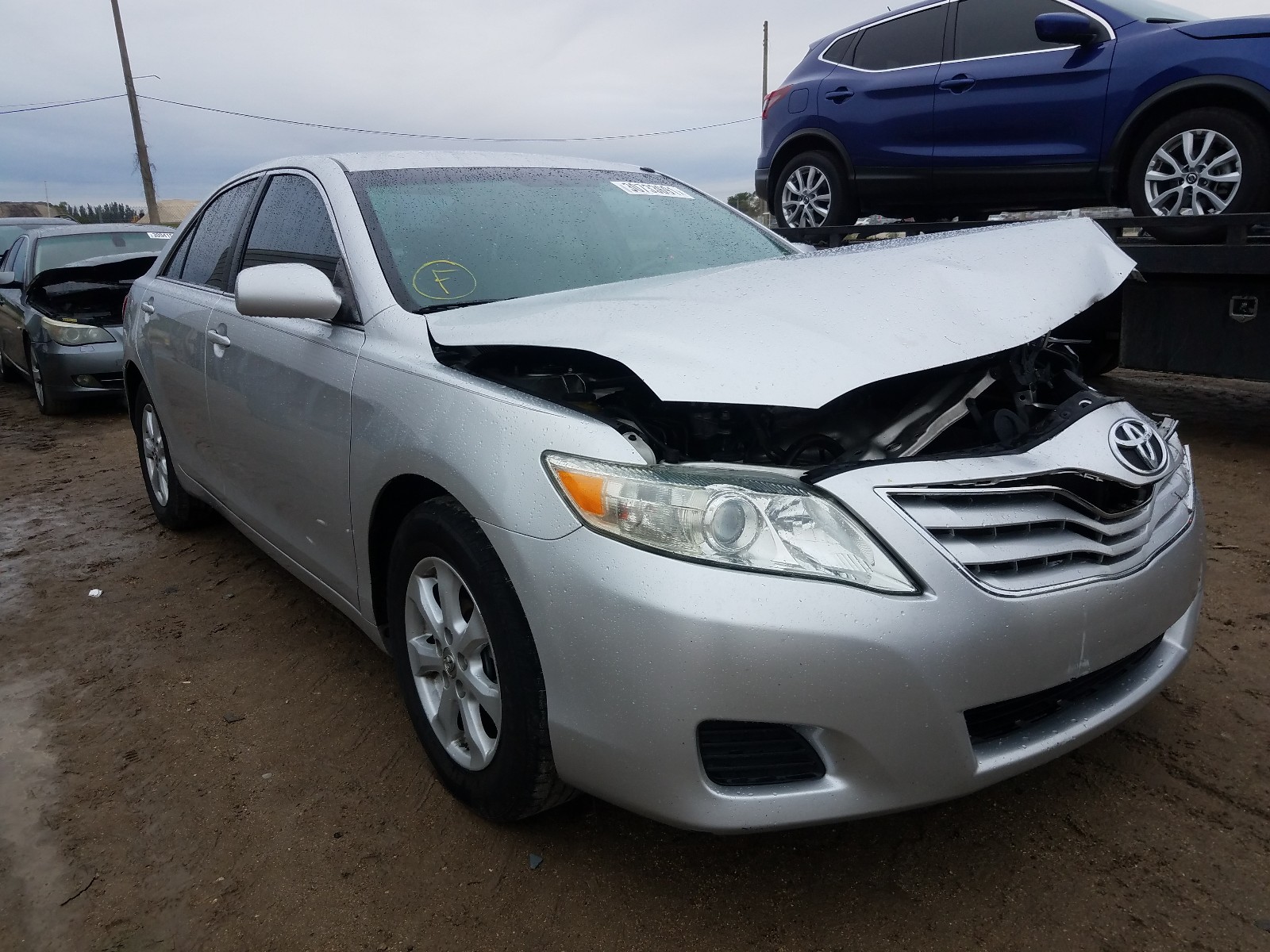 Toyota Camry base (2011)