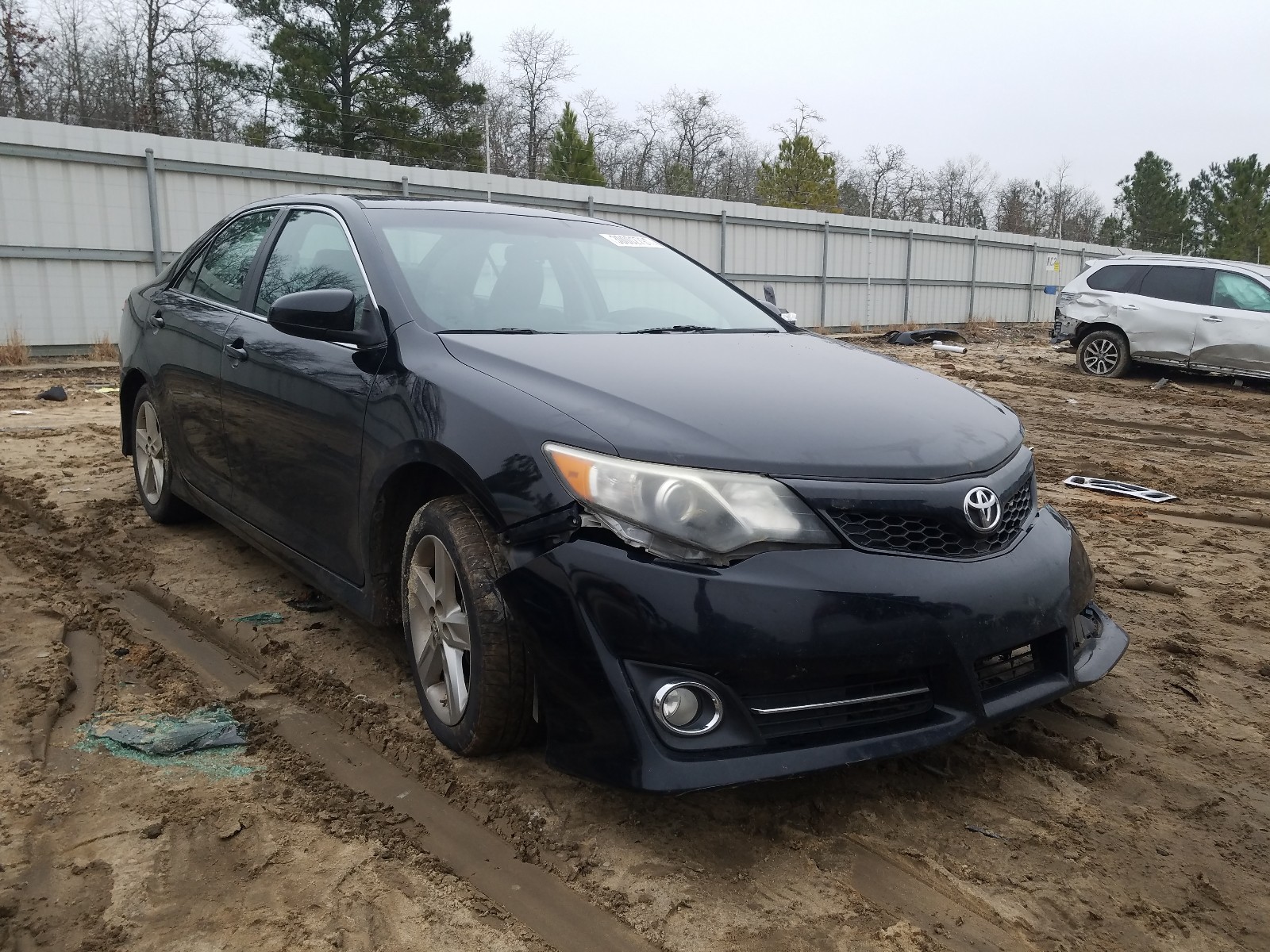 Toyota Camry base (2012)