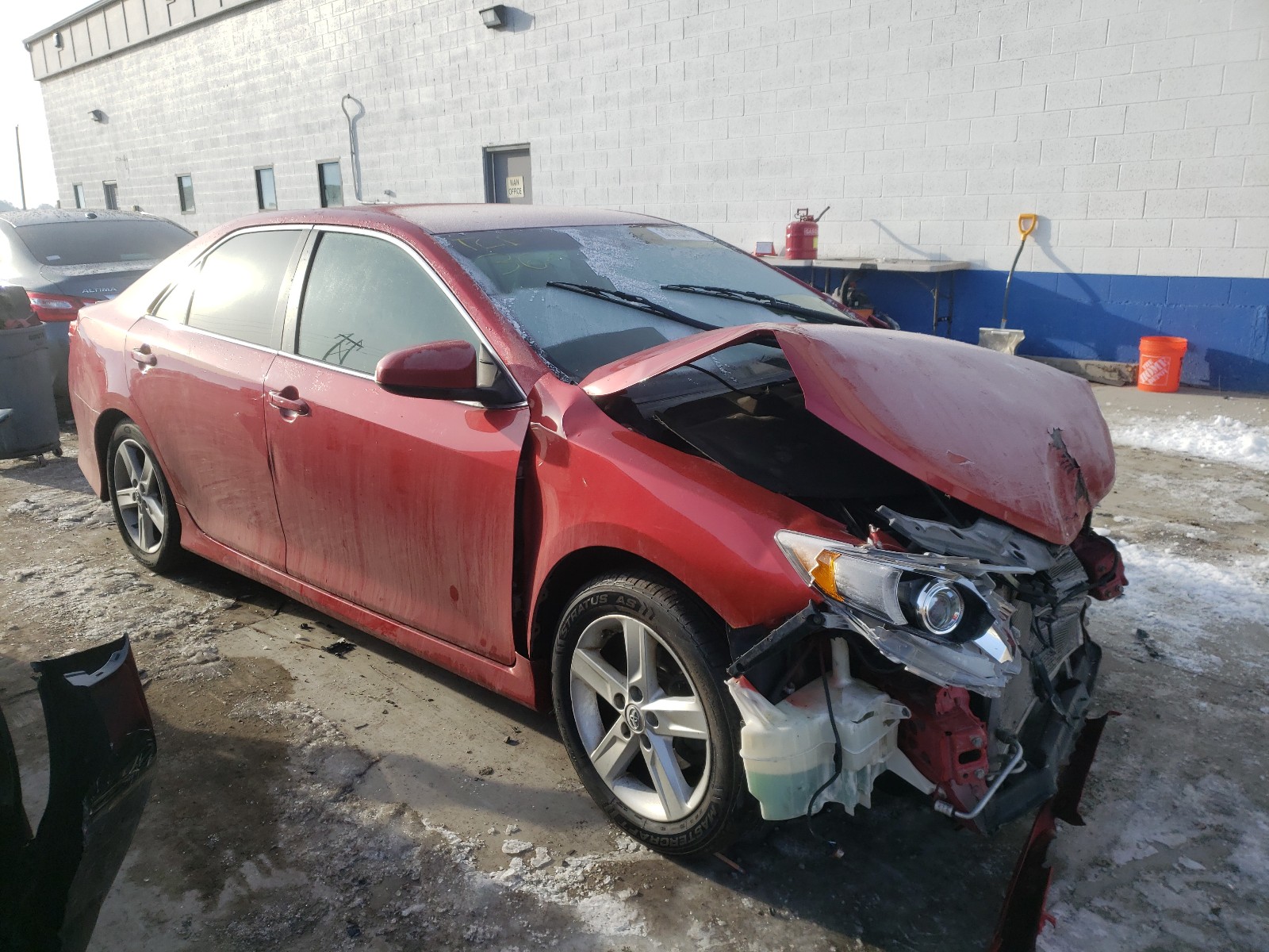 Toyota Camry base (2012)