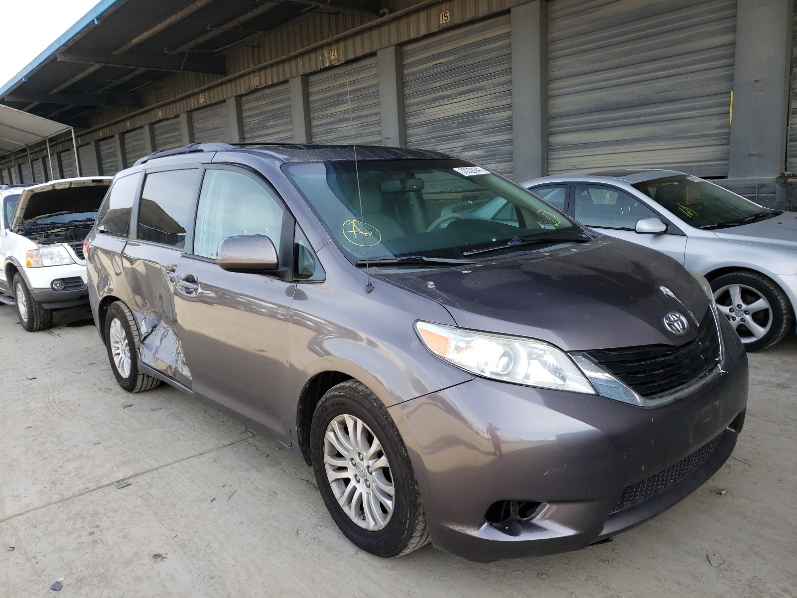 Toyota Sienna xle (2013)