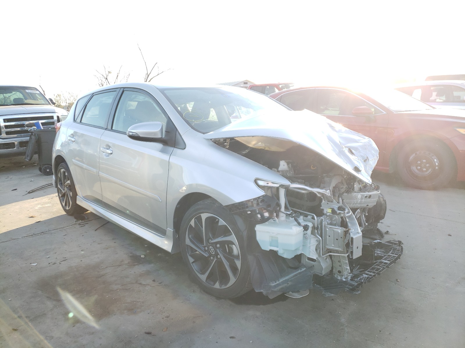Toyota Scion im (2016)