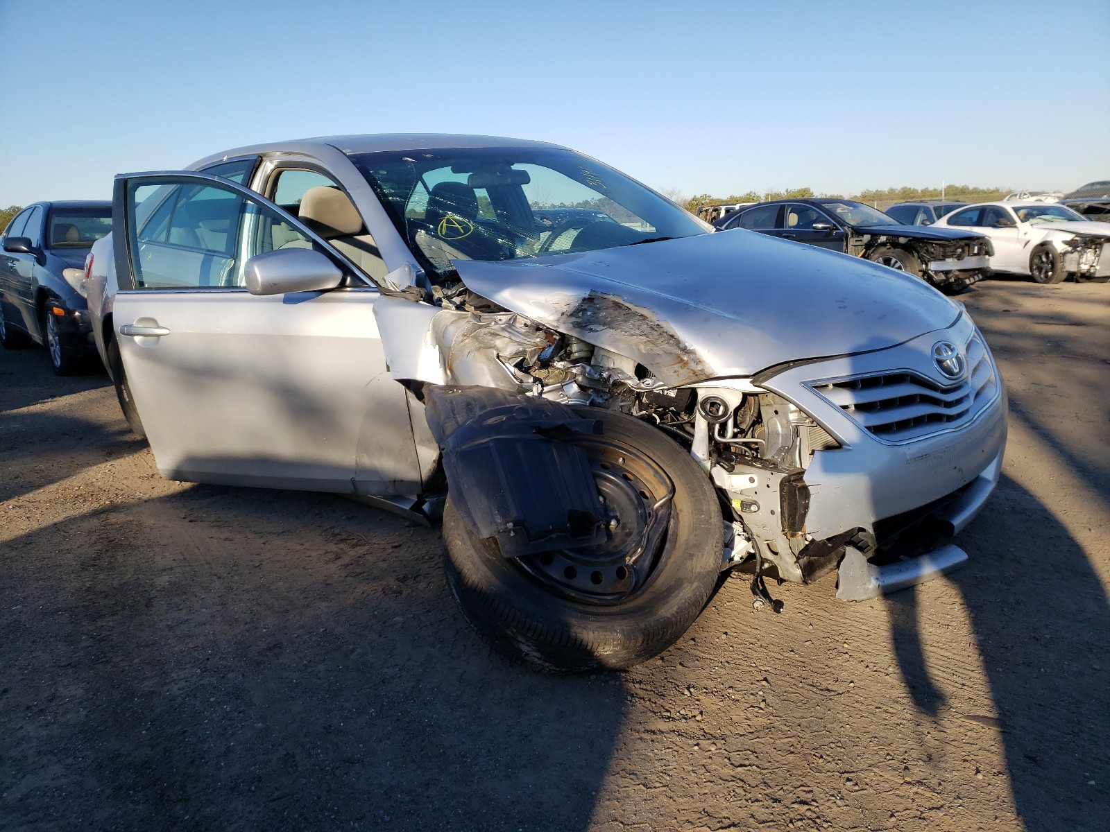 Toyota Camry base (2010)