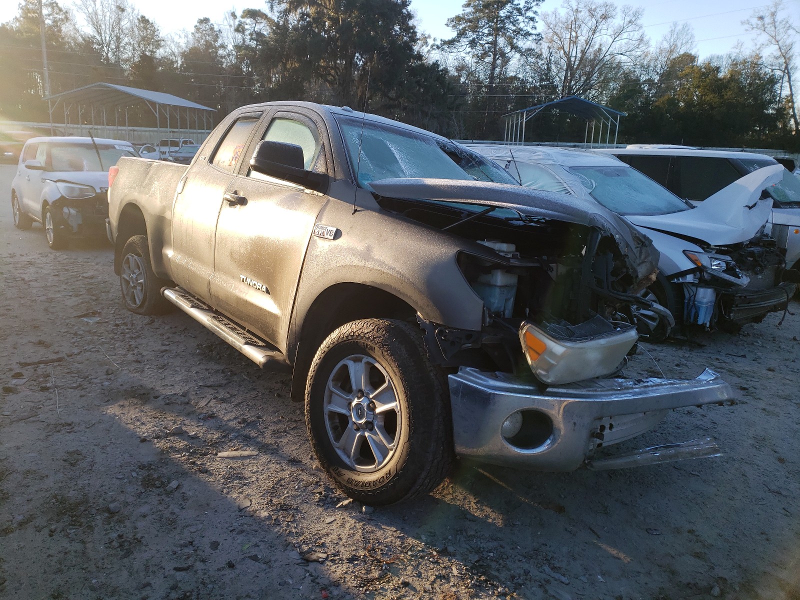 Toyota Tundra dou (2010)