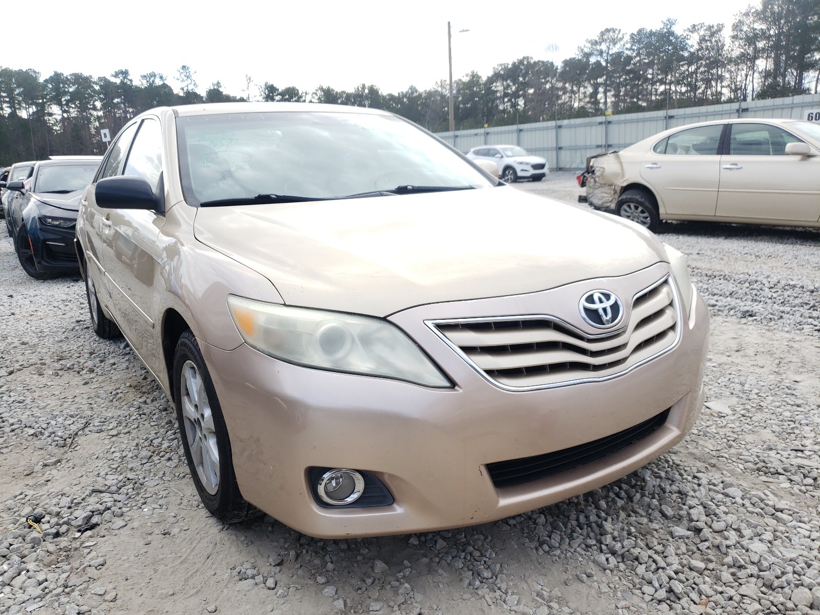 Toyota Camry base (2011)