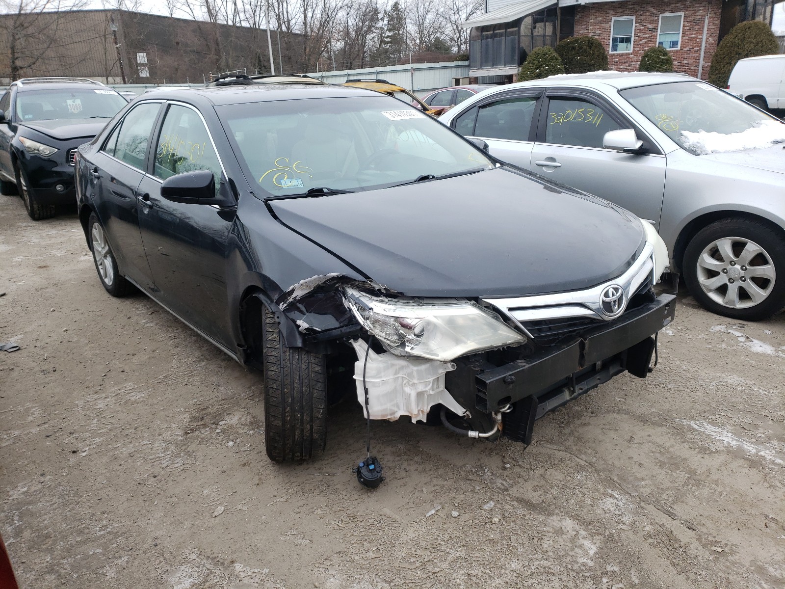Toyota Camry base (2012)