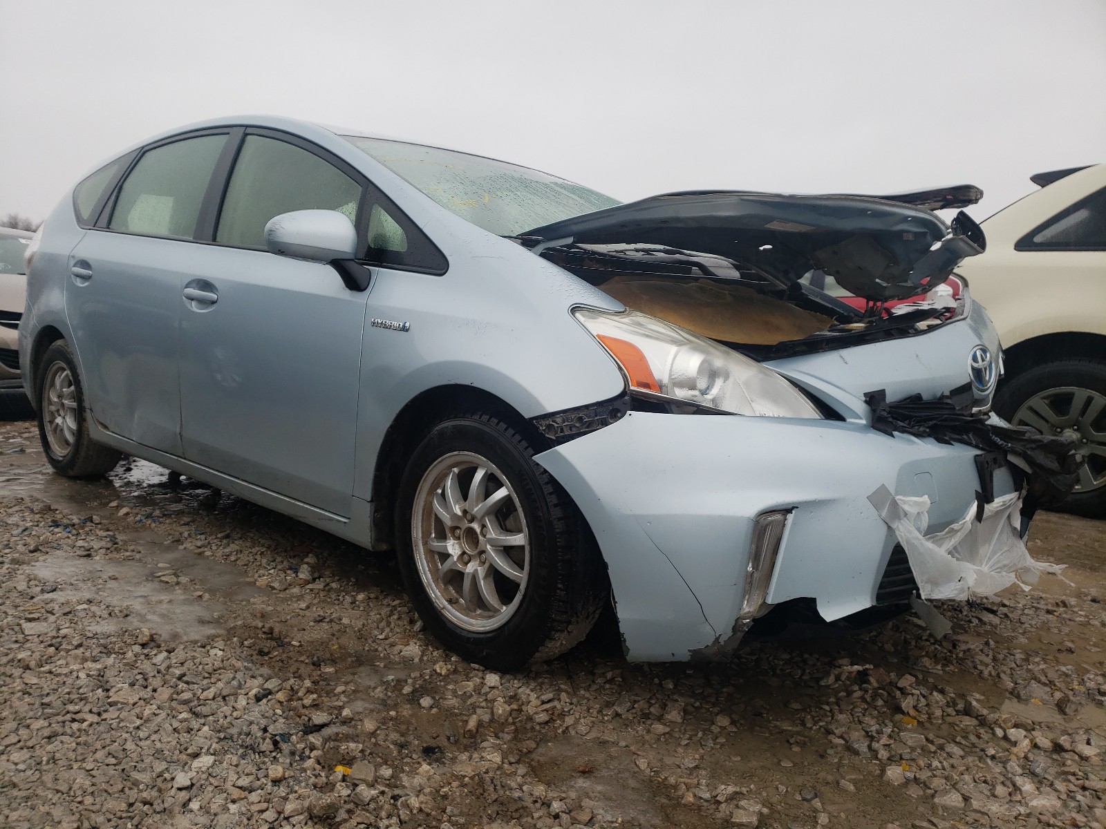 Toyota Prius v (2013)