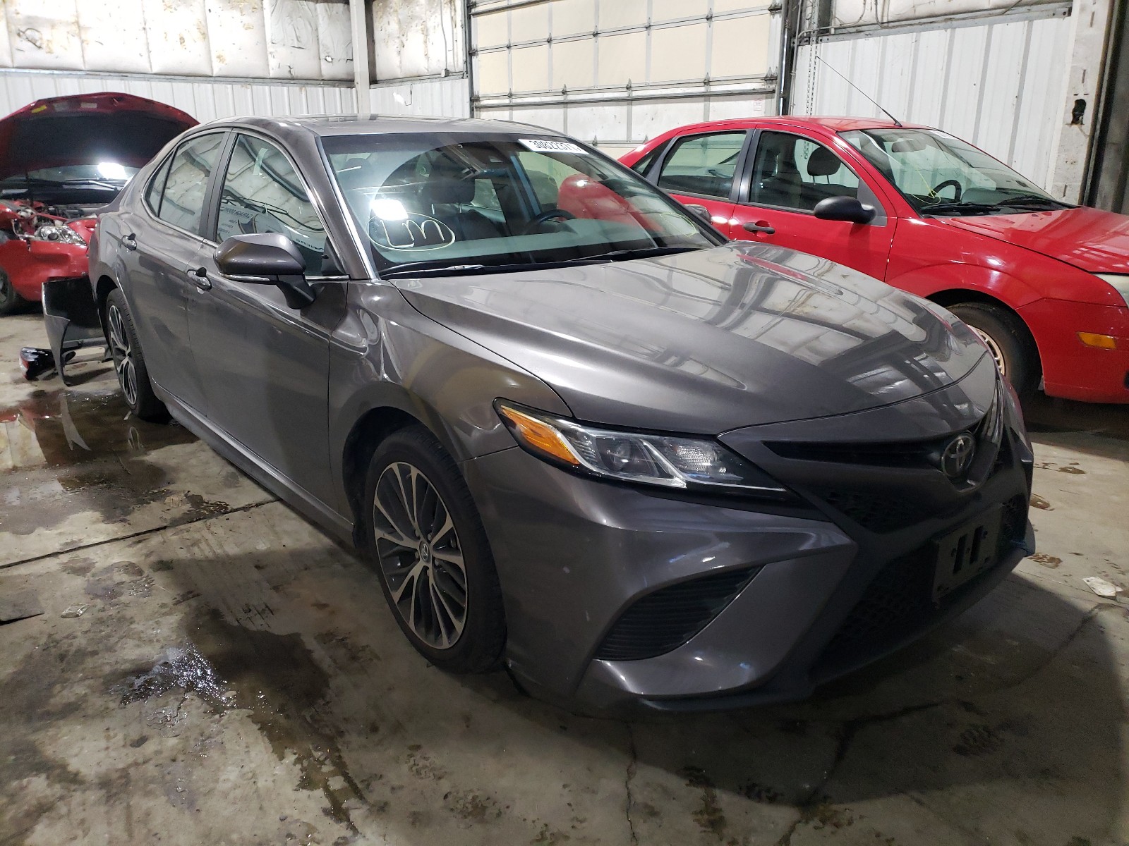 Toyota Camry l (2018)