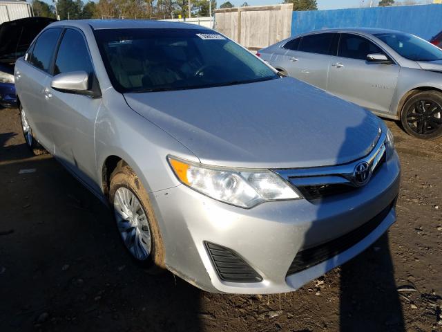 Toyota Camry base (2012)