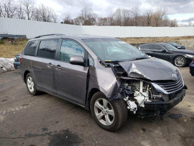 Toyota Sienna le (2015)