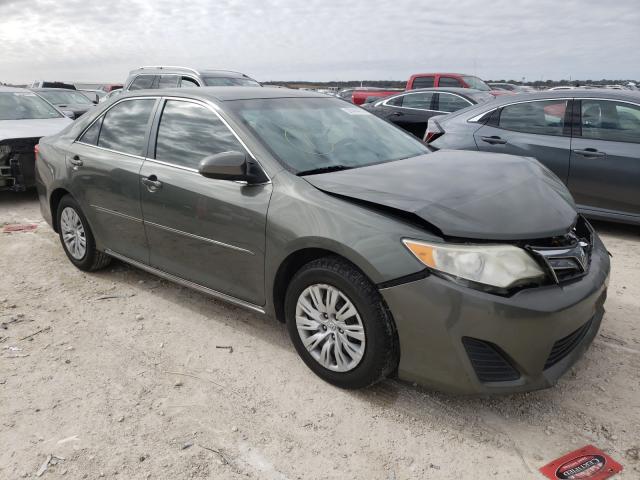 Toyota Camry base (2012)