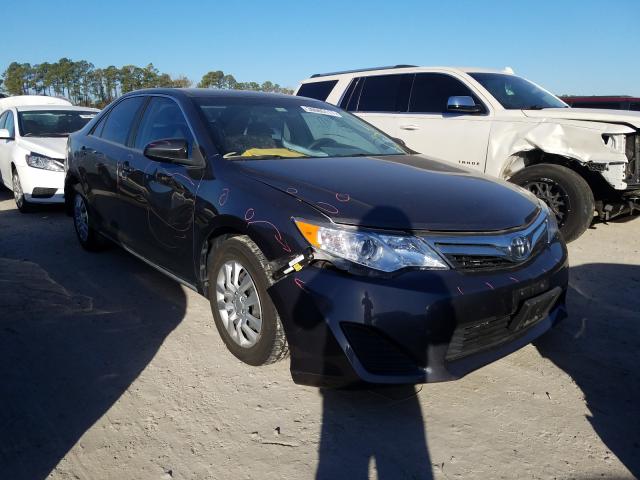 Toyota Camry base (2012)