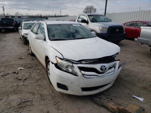 Toyota Camry base (2011)