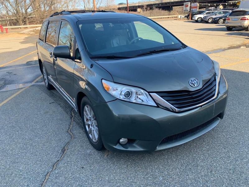Toyota Sienna xle (2011)