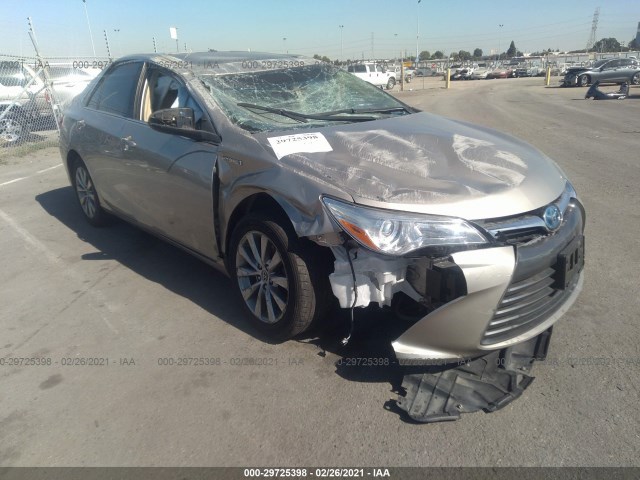 Toyota Camry hybrid (2016)