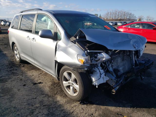 Toyota Sienna le (2015)