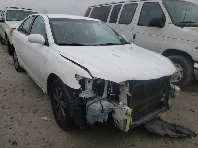 Toyota Camry base (2011)