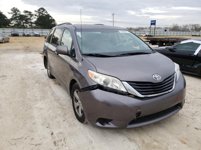 Toyota Sienna le (2014)