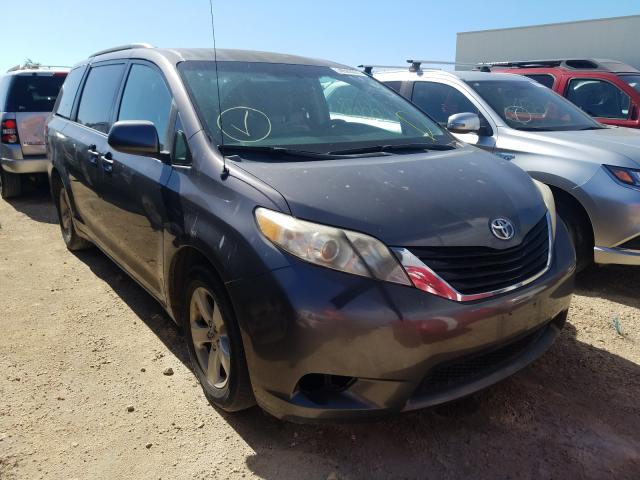 Toyota Sienna le (2012)