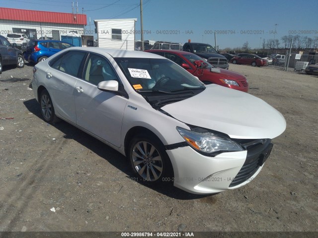 Toyota Camry hybrid (2015)