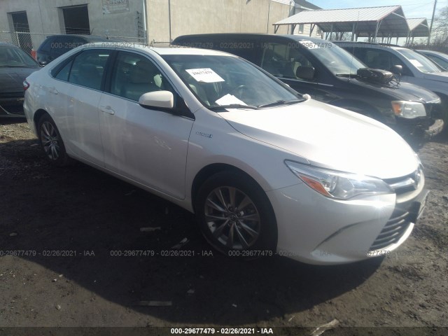 Toyota Camry hybrid (2016)
