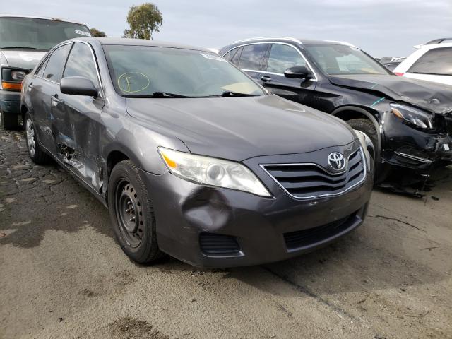 Toyota Camry base (2011)