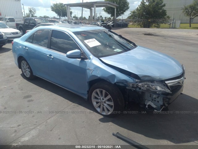 Toyota Camry hybrid (2014)