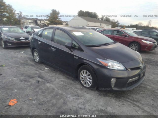 Toyota Prius plug-in (2014)