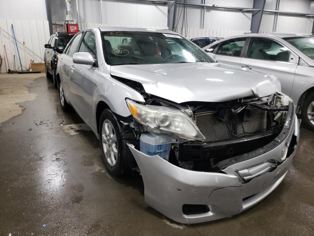 Toyota Camry base (2011)