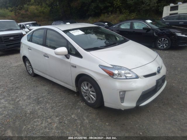 Toyota Prius plug-in (2014)