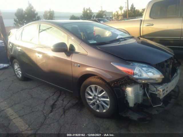 Toyota Prius plug-in (2014)